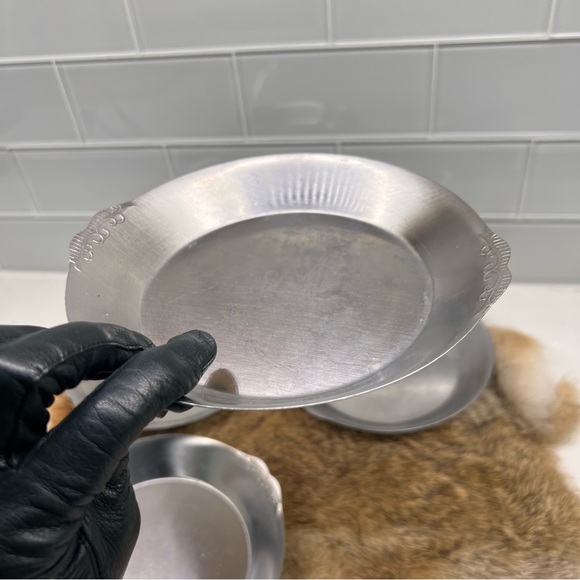 Vintage Hammered Silverplate Bird Claw Tongs & 4 Stainless Japan Small Plates - Picture 8 of 16